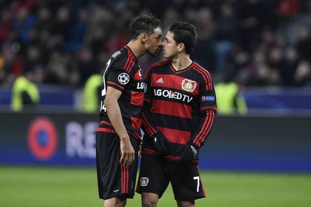 Fußball, Champions League, Leverkusens Bellarabi und Chicharito geraten aneinander