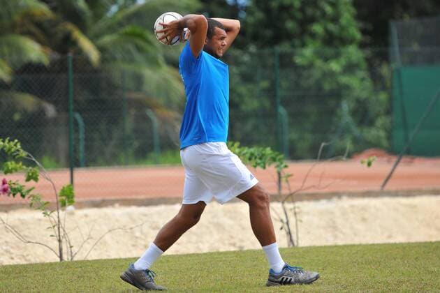 Tennis, Davis Cup, Frankreich - Kanada, Tsonga trainiert mit Fußball