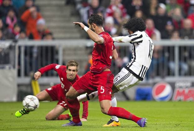 Fußball, Champions League, Bayern München - Juventus Turin, Juve führt zur Halbzeit mit 2:0