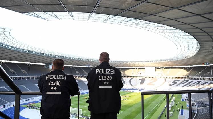 Fußball, Sicherheit und vorbereitete Choreographie vor dem Spiel Deutschland - England in Berlin