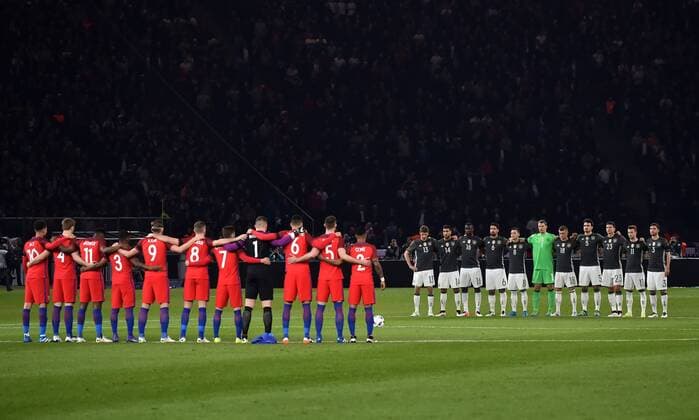 Fußball, Länderspiel, Deutschland - England, Schweigeminuter für die Opfer der Anschläge von Brüssel