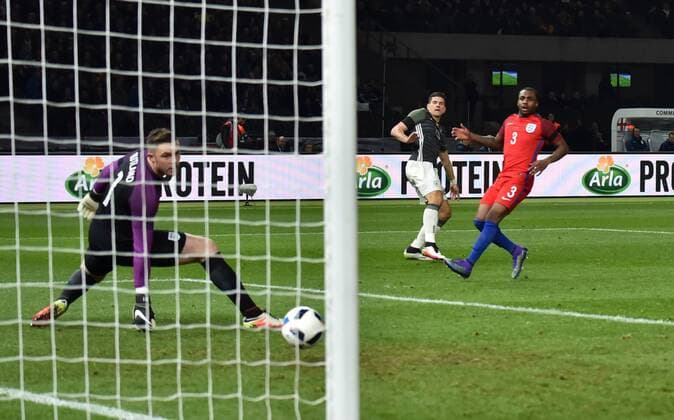 Fußball, Länderspiel, Abseitstor von Mario Gomez, Deutschland - England