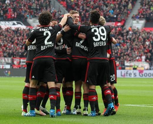 Fußball, Bayer Leverkusen sicher in der Champions League
