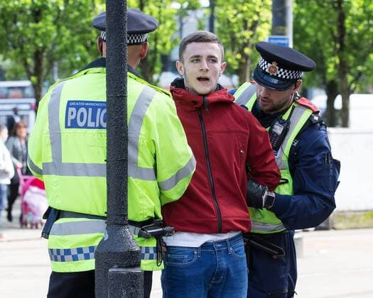 Fußball, Länderspiel, England - Türkei, Sicherheitskräfte vor dem Stadion in Manchester