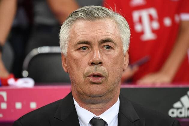 Fußball, Bayern München - Werder Bremen, Carlo Ancelotti während seines ersten Bundesligaspiels