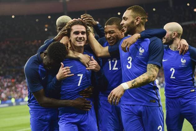 Fußball, Videobeweis durch Felix Zwayer erstmals zur Anwendung gekommen, Frankreich - Spanien