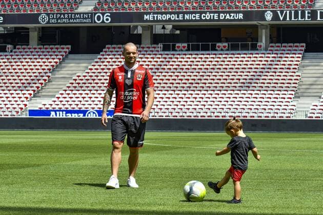 Fußball, OGC Nizza präsentiert Wesley Sneijder