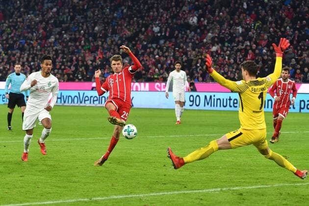 Fußball, Thomas Müller erzielt 100. Bundesliga-Treffer