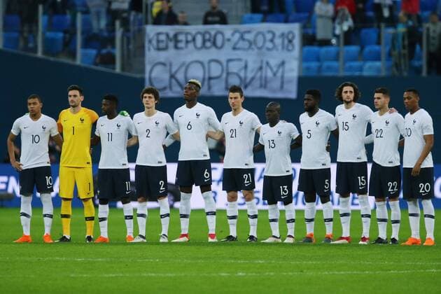 Fußball, Länderspiel, Russland - Frankreich, Trauer um die Opfer des Kaufhausbrandes