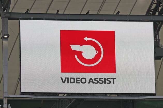 Fußball, Videobeweis sorgt am ersten Spieltag der Bundesliga für Diskussionen