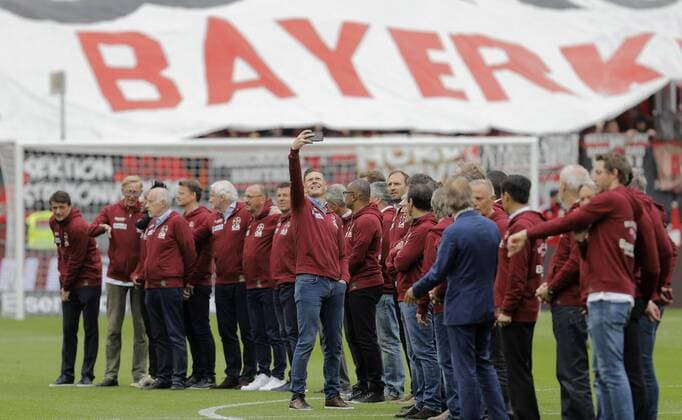 Fußball, Bayer 04 Leverkusen - FC Schalke 04, Bayer Leverkusen feiert 40 Jahre Bundesliga