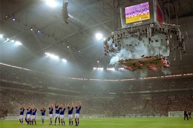 Eröffnung der Arena AufSchalke, heute Veltins-Arena, 25. Jahrestag am 13. August