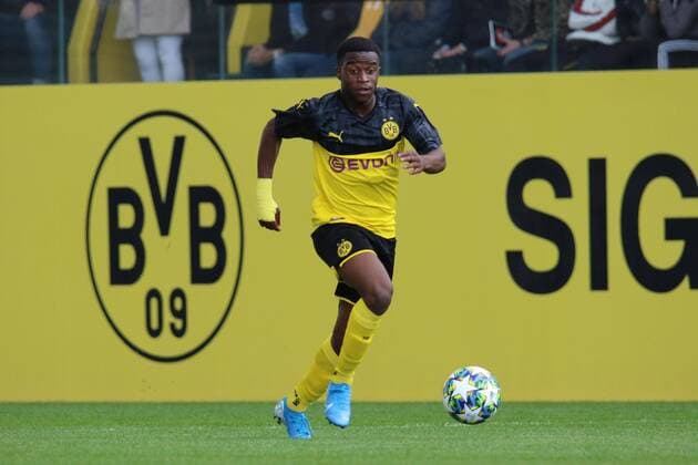 Fußball, Bundesliga erwägt Senkung der Altersgrenze