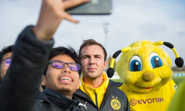 Coronavirus, Fußballklubs erwägen Verbot für Selfies mit Fans