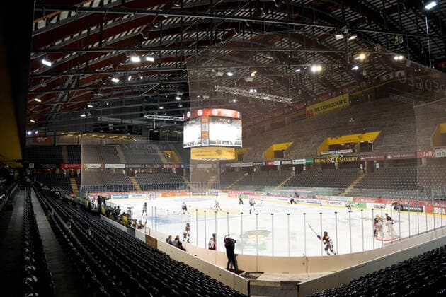 Eishockey, SC Bern - HC Fribourg-Gotteron, zum Schutz vor dem Coronavirus vor leeren Rängen