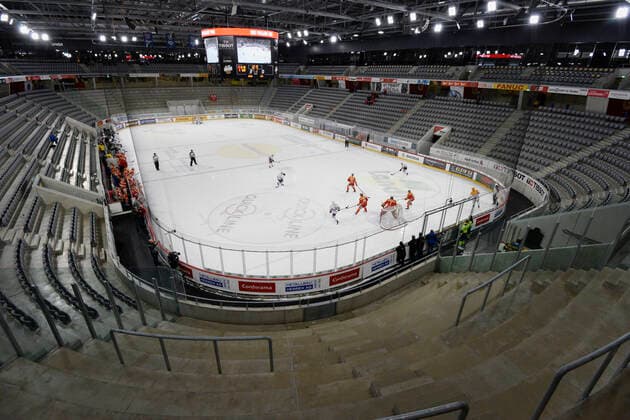 Eishockey, EHC Biel - ZSC Lions wegen Coronavirus im leeren Stadion