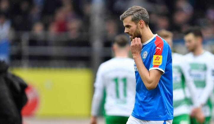 Fußball, 2. BL, Holstein Kiel Profi Stefan Thesker positiv auf Coronavirus getestet