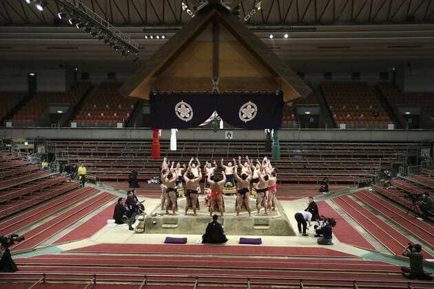 Coronavirus, Sumo, Spring Grand Tournament vor leeren Rängen
