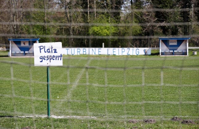 Fußball, Amateursport, Wegen Coronavirus gesperrter Sportplatz von Turbine Leipzig