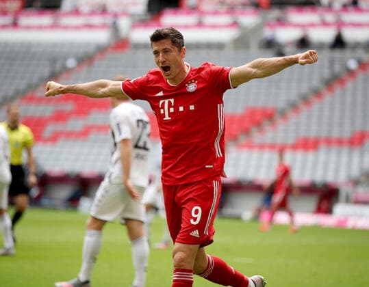Fußball, Robert Lewandowski vom FC Bayern München stellt neuen Bundesliga-Tor-Rekord auf