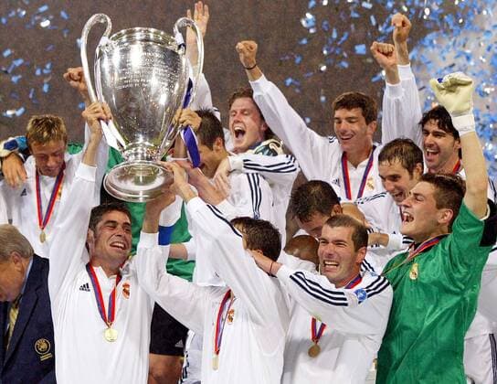 Fußball, Zidane gewinnt als Spieler und Trainer mit Real Madrid die Champions League