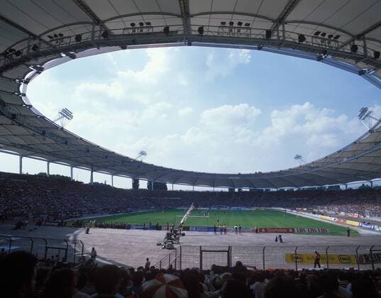 50 Jahre Bundesliga: Fussballstadien im Wandel der Zeit - Vom Neckarstadion zur Mercedes Benz Arena