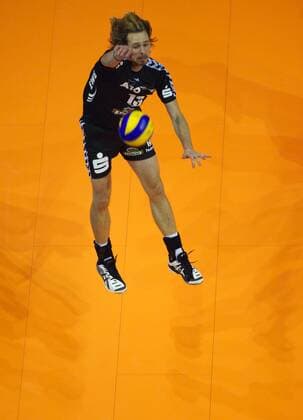 Hochzeitsantrag von Manuel Rieke während des Volleyball - Bundesliga Partie SCC Berlin - Netzhoppers Königs Wusterhausen -Bestensee)