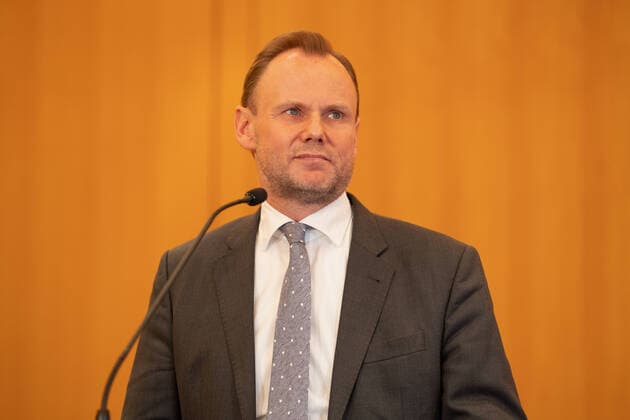 Coronavirus, Hamburgs Innensenator Andy Grote entschuldigt sich für Stehempfang