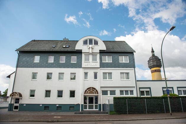 Baptisten-Gemeinde Frankfurt, Mittlerweile 200 Personen mit Coronavirus infiziert