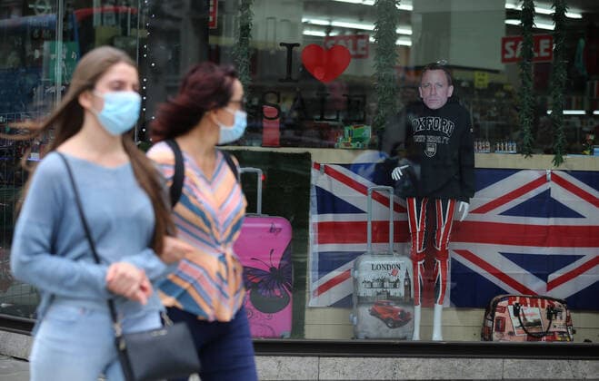 Coronavirus, England führt Maskenpflicht in Läden ein