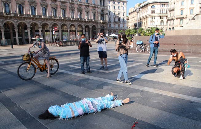 Performance zum Coronavirus in Mailand
