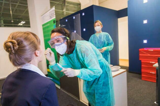 Coronavirus in Deutschland, Neuinfektionen auf Niveau des Vergleichstags der Vorwoche