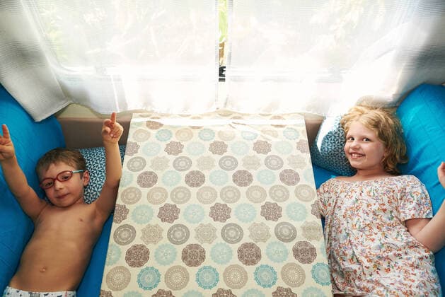 IMAGO Creative, Sommer, Camping, Im Wohnwagen