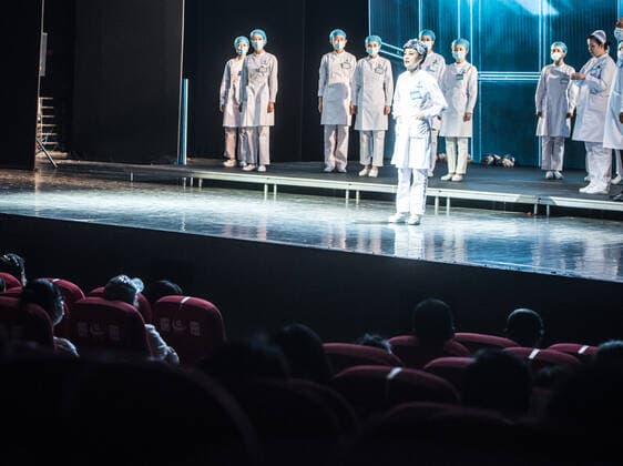 China, Theaterstück zur Geschichte des Coronavirus in Wuhan