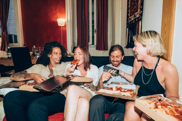 IMAGO Creative, Lifestyle, Leben in einer Wohngemeinschaft, WG