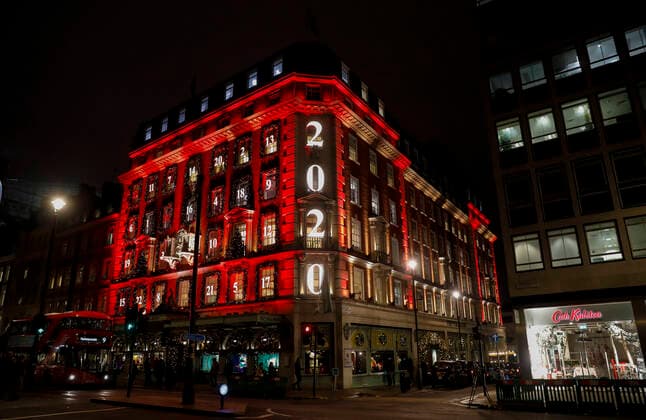London, Fassade am Fortnum und Mason Kaufhaus als Adventskalender gestaltet