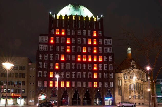 Niedersachsen, Adventskalender am Anzeigerhochhaus am Steintor in Hannover