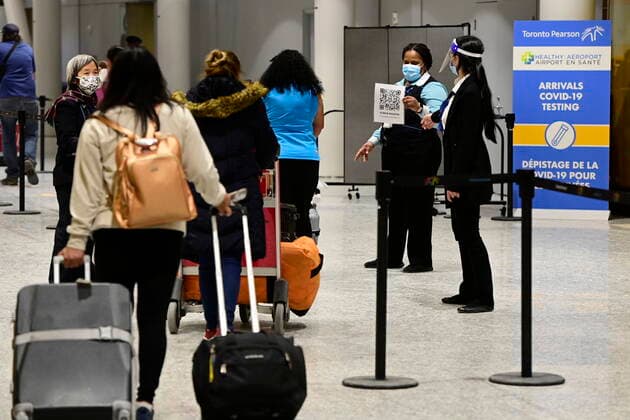 Coronavirus in Kanada, Touristen müssen nach Ankunft am Flughafen von Toronto in Quarantäne