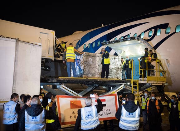 Coronavirus in Ägypten, Ankunft von Sinopharm Impfstoffen am Flughafen Kairo