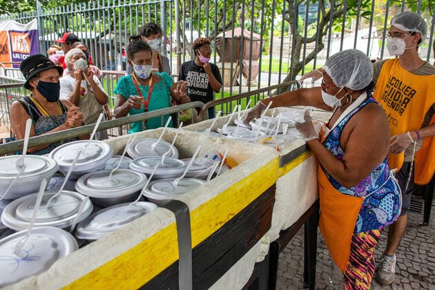 Coronavirus in Brasilien, Essensausgabe in Rio de Janeiro