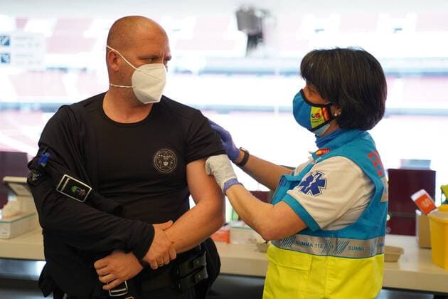 Coronavirus in Spanien, Massenimpfungen für Polizisten und Feuerwehrleute in Madrid