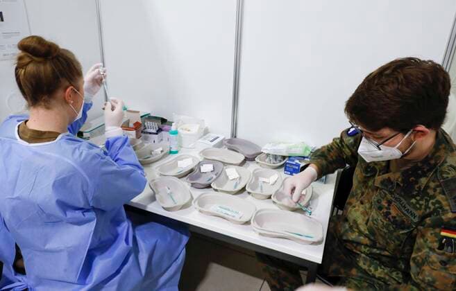 Coronavirus in Deutschland, Impfpflicht für Bundeswehr eingeführt, Archivbilder