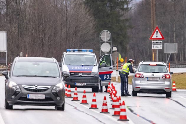 Coronavirus in Österreich, Testpflicht bei der Ausreise an der Kontrollstelle Mayerhofen