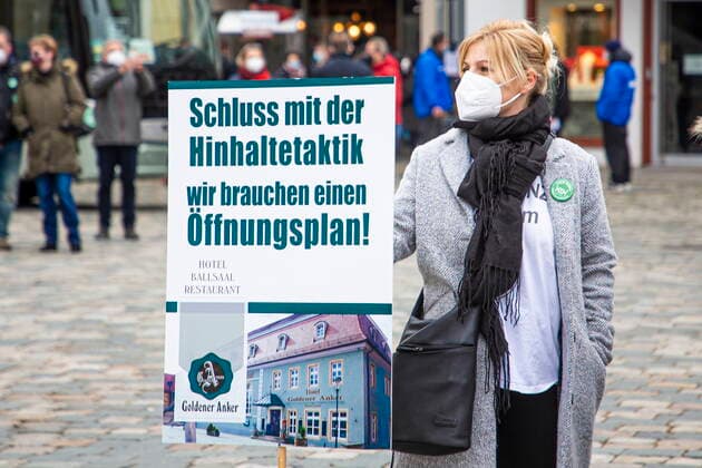 Coronavirus in Sachsen, Protest gegen den Lockdown auf dem Neumarkt in Dresden