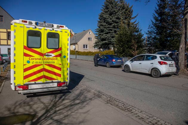 Coronavirus in Sachsen, Grenzkontrolle zu Tschechien mit Corona Testmobil