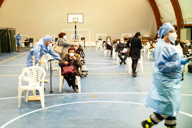 Coronavirus in Italien, Impfstart im Impfzentrum in Viggiu in der Lombardei