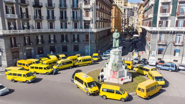 Coronavirus in Italien, Schulbusfahrer-Streik in Neapel