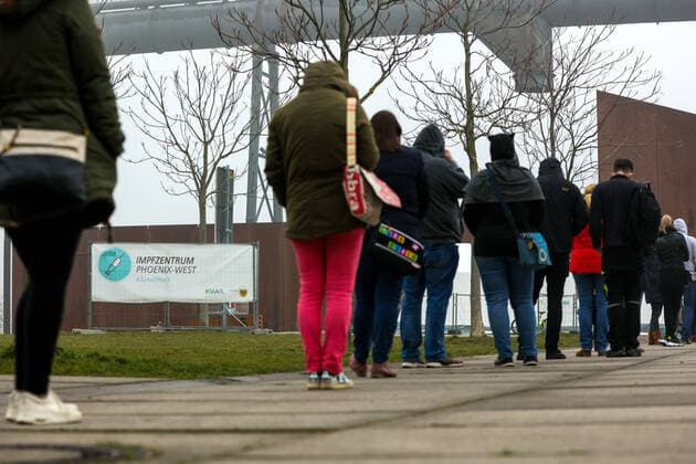 Coronavirus in NRW, Impfzentrum Phoenix-West in Dortmund