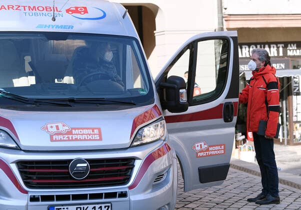 Coronavirus in Baden-Württemberg, Boris Palmer am DRK Arztmobil in Tübingen