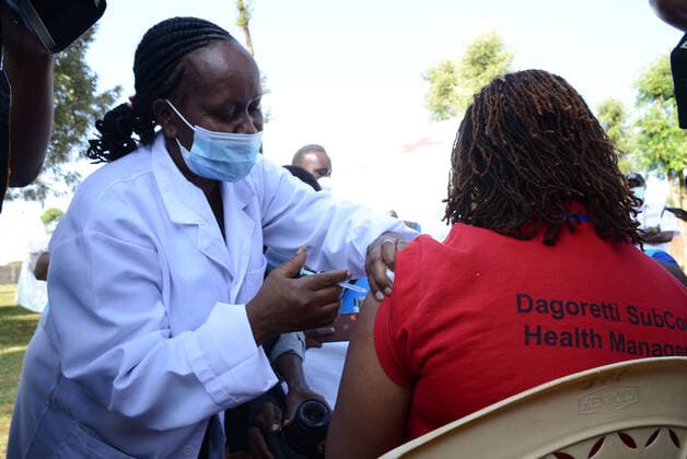 Coronavirus in Kenia, Impfung mit AstraZeneca Impfstoff in Nairobi